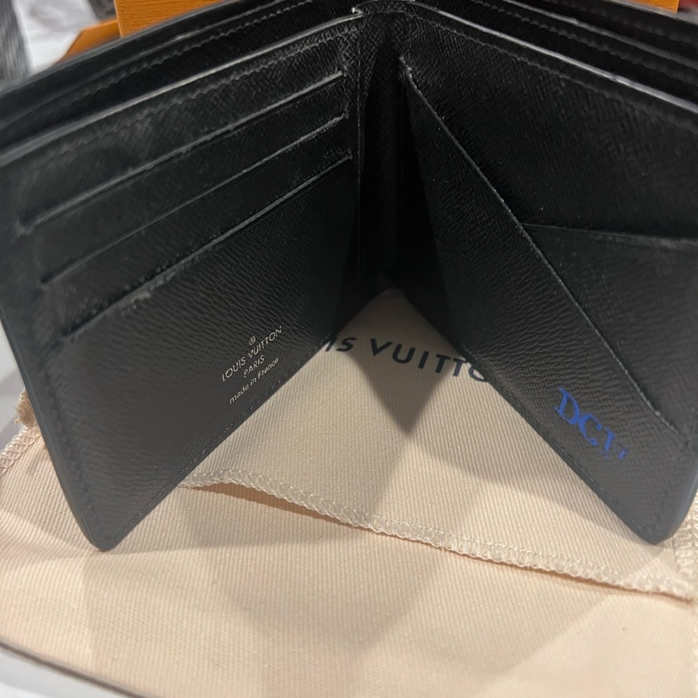 Louie Vuitton mens wallet
